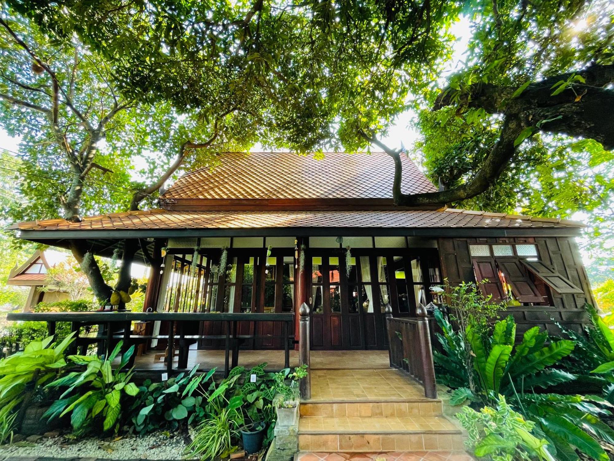 Baan Lhang Wangh บ้านหลังวัง Phitsanulok Exterior photo